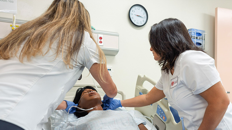 UNM-V nursing students in a simulation lab